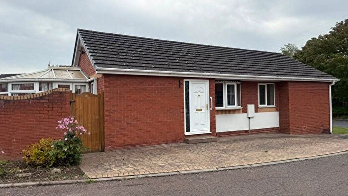 3 Bedroom Bungalow For Sale In Clifton Avenue, Stanley, Wakefield, West Yorkshire, WF3