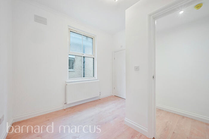 Apartment To Rent In Chatham Road, Kingston Upon Thames, KT1