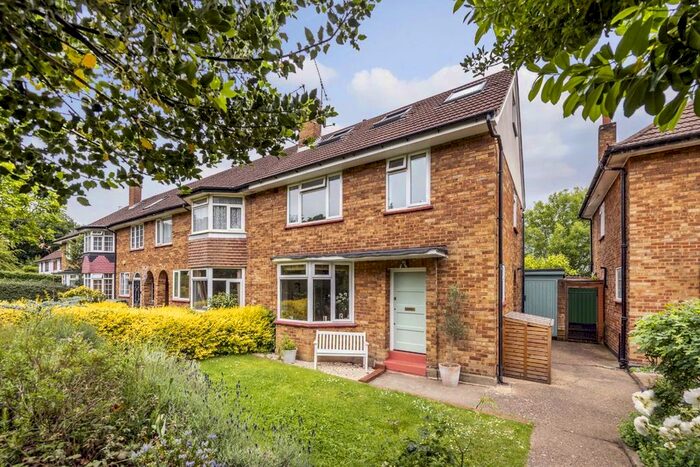 3 Bedroom Property To Rent In Springfield Avenue, London, N10