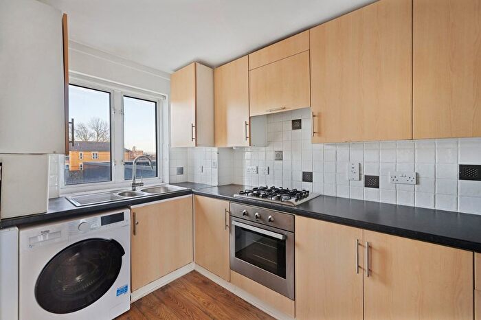 1 Bedroom Flat To Rent In Batwa House, Varcoe Road, SE16