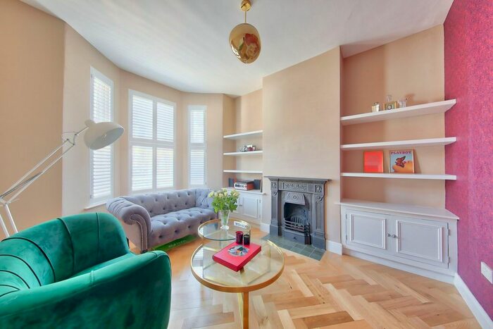 2 Bedroom Terraced House To Rent In Tonsley Hill, Wandsworth, SW18