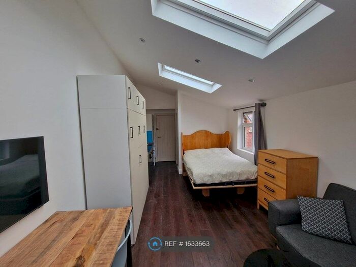 1 Bedroom Flat To Rent In Frobisher Road, London, N8