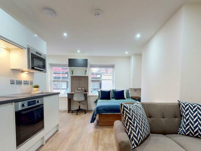 Apartment To Rent In Apt, Clarendon Road #, LS2