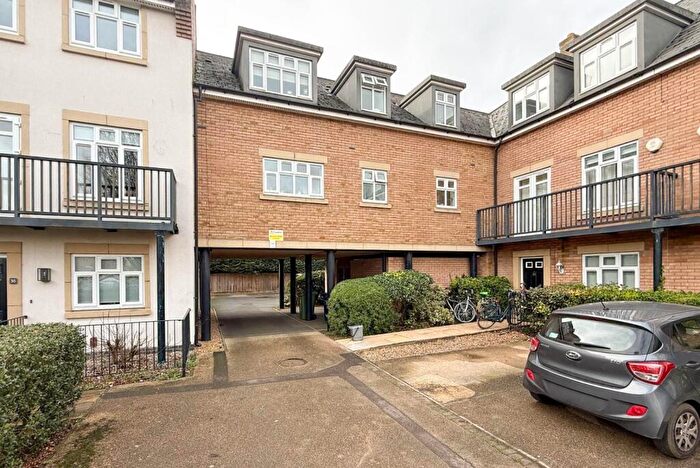 2 Bedroom Apartment To Rent In Pearl Close, Cambridge, CB4