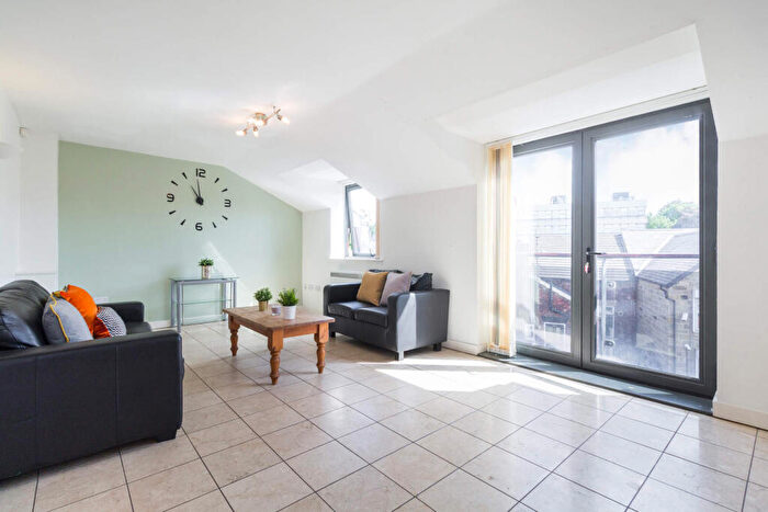 2 Bedroom Flat To Rent In Cross Granby Terrace, Leeds, LS6