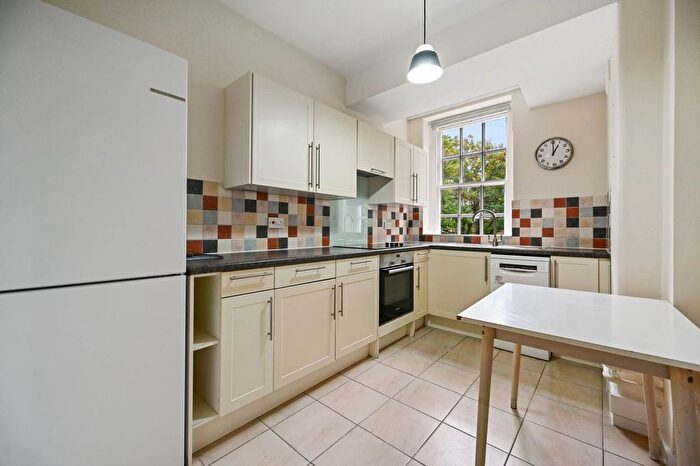 1 Bedroom Flat To Rent In Archer House, London, SW11