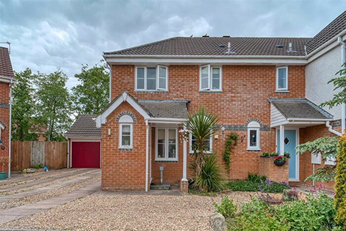 3 Bedroom Semi-Detached House For Sale In Cloverfields, Gillingham, SP8