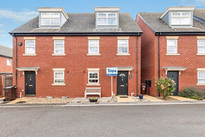 3 Bedroom Semi Detached House For Sale In Stoborough Crescent, Pontefract, WF7