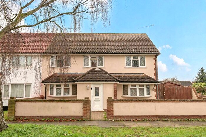 5 Bedroom Semi Detached House For Sale In Everest Road, Stanwell, Staines-Upon-Thames, Surrey, TW19