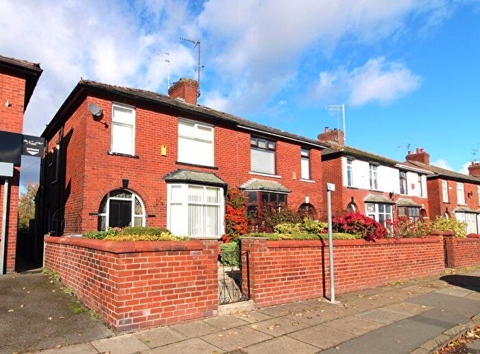 3 Bedroom Semi Detached House For Sale In Edenfield Road, Passmonds, Rochdale, OL11