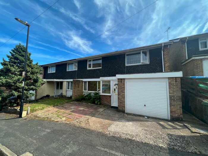 3 Bedroom House To Rent In Kingsdown Way, Southampton, SO18