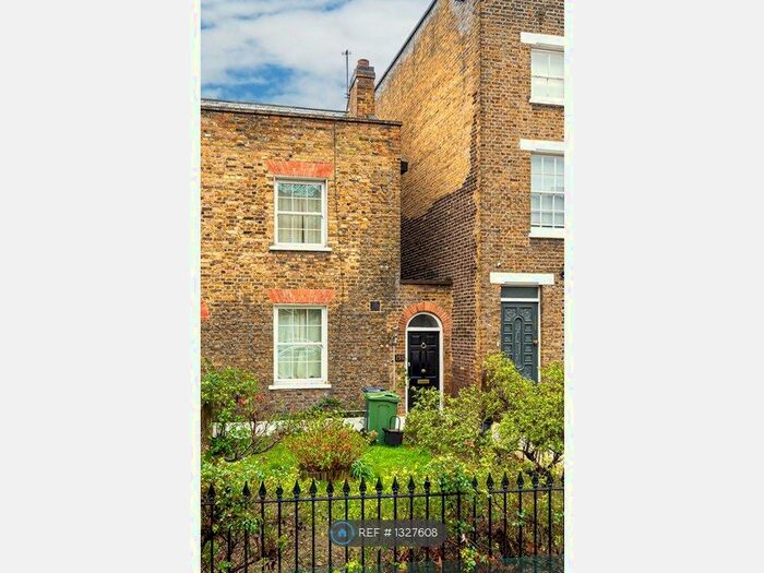 2 Bedroom End Of Terrace House To Rent In Kennington Lane, London, SE11