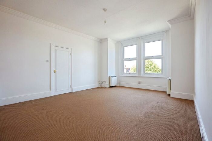 2 Bedroom Flat For Sale In Manor Road, Salisbury, SP1