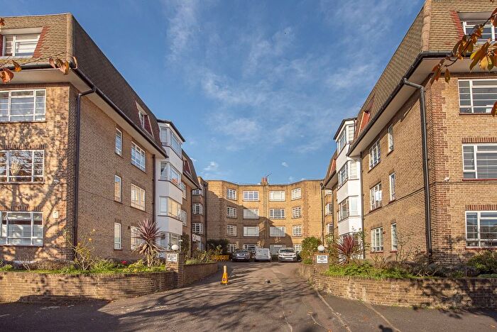 3 Bedroom Flat To Rent In Woodside, London, SW19