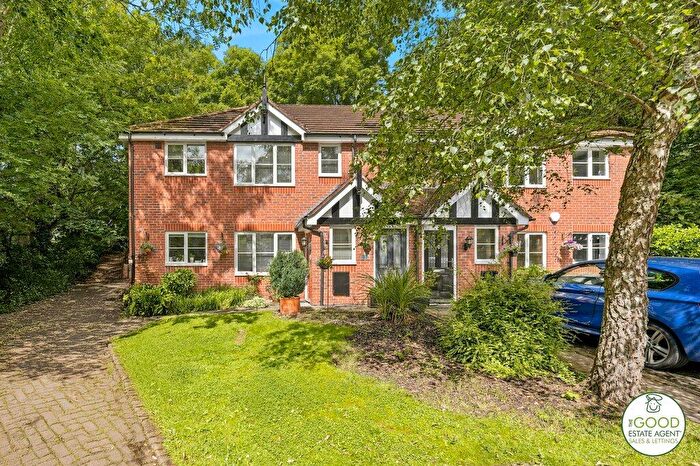 2 Bedroom Apartment For Sale In Finsbury Way Handforth, Cheshire, SK9