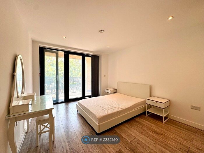 1 Bedroom Flat To Rent In Satchwell Road, London, E2