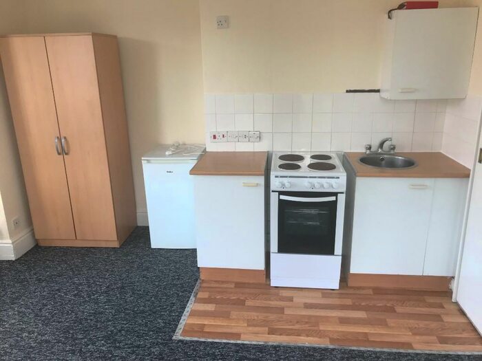 1 Bedroom Flat To Rent In Portswood Road, Southampton, Hampshire, SO17