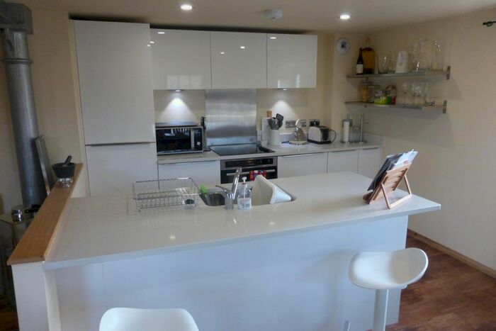 2 Bedroom Flat To Rent In Cairns Close, Lichfield, WS14