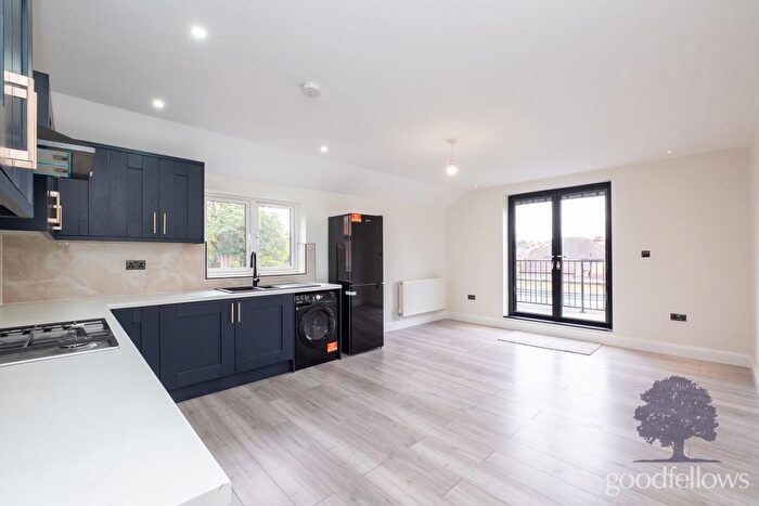 3 Bedroom Flat To Rent In Beeches Avenue, Carshalton, SM5