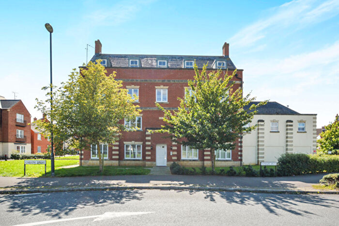 2 Bedroom Apartment To Rent In Oakhurst, SN25