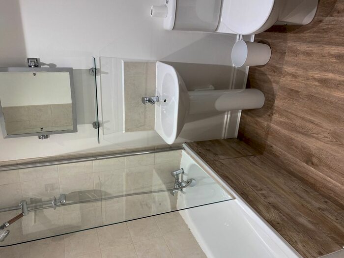 3 Bedroom Flat To Rent In Mandrake Road, London, SW17