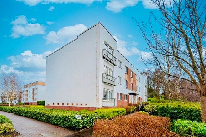 2 Bedroom Flat To Rent In Canniesburn Drive, Glasgow, Glasgow, G61