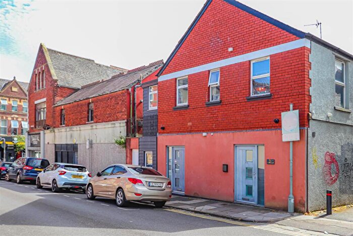 2 Bedroom Flat For Sale In Holton Road, Barry, CF63