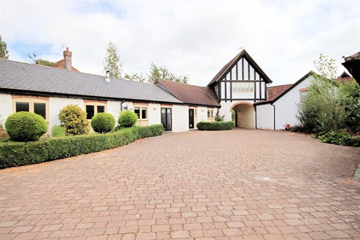 3 Bedroom Barn Conversion To Rent In Park Road, Toddington, Dunstable, LU5