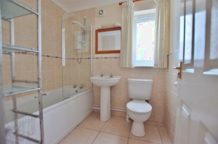 2 Bedroom Apartment To Rent In Flat Hall Park Close Haverfordwest Pembrokeshire, SA61