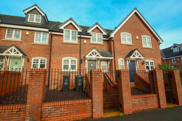 3 Bedroom Town House To Rent In Uttoxeter Road, Blythe Bridge, Stoke-On-Trent, ST11