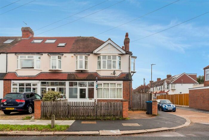 3 Bedroom End Of Terrace House To Rent In Westway, London, SW20