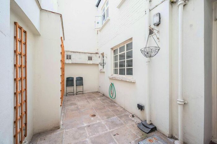 2 Bedroom Flat To Rent In Sussex Gardens, Hyde Park Estate, London, W2