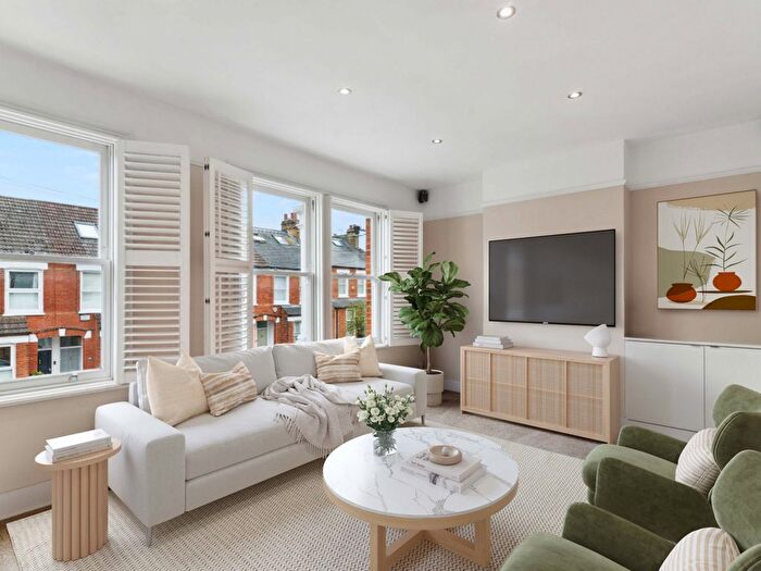 3 Bedroom Maisonette For Sale In Balvernie Grove, London, SW18