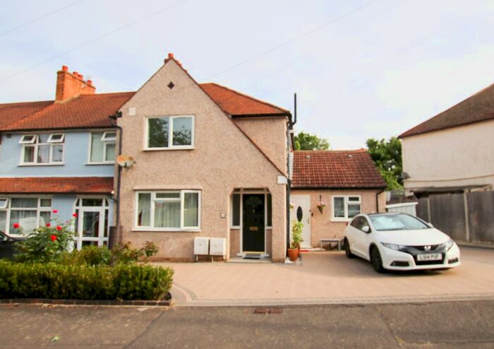 1 Bedroom Flat To Rent In Stanley Square, Carshalton, SM5