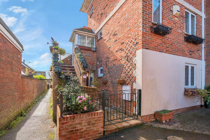 1 Bedroom House To Rent In Navarino Court, Lymington, SO41