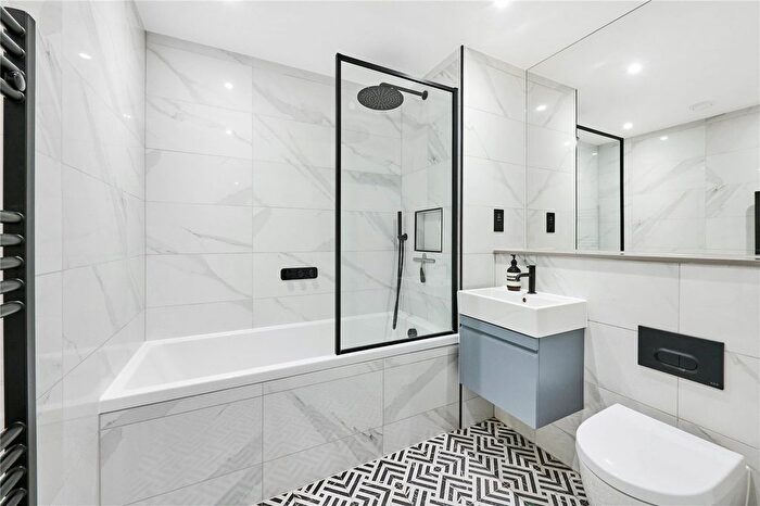 2 Bedroom Flat To Rent In Balham High Road, London, SW12