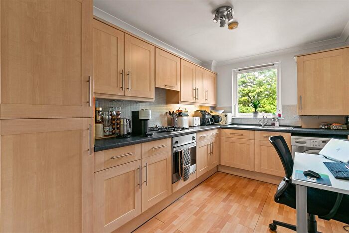 2 Bedroom Flat For Sale In Cornmill Court, Clydebank, G81
