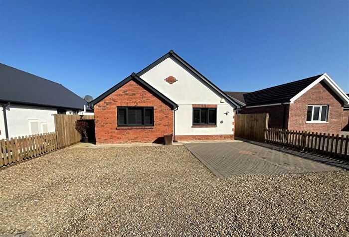 3 Bedroom Detached Bungalow For Sale In New School Road, Garnant, Ammanford, SA18