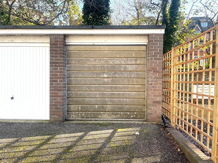 Garage / Parking To Rent In Eaton Gardens, Hove, BN3