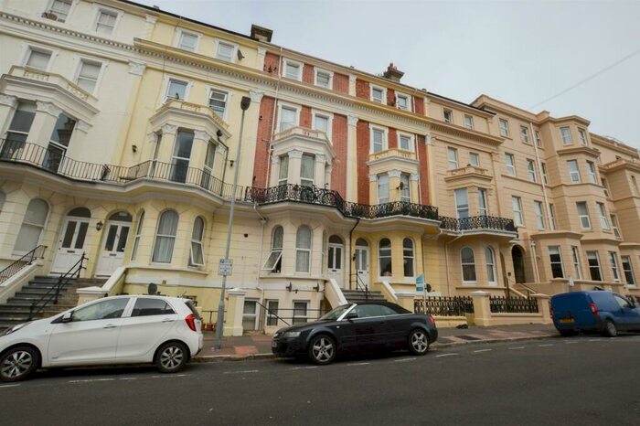 2 Bedroom Flat To Rent In Jevington Gardens, Eastbourne, BN21