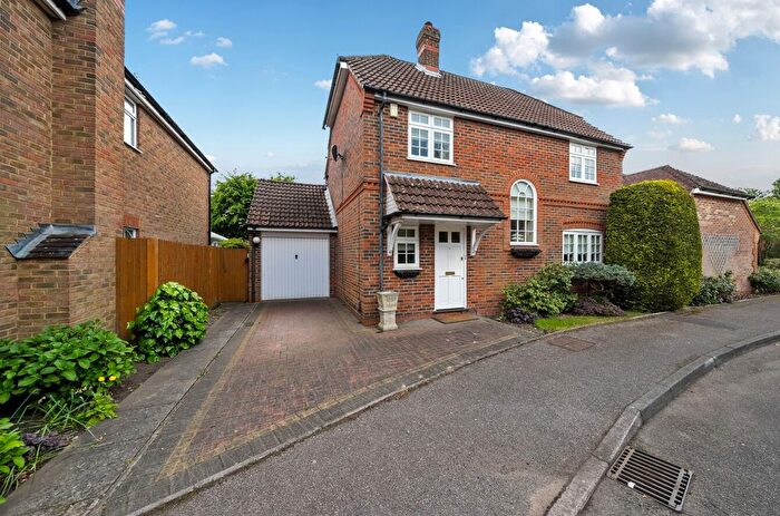 3 Bedroom Detached House For Sale In Ridgefield, Nascot Wood, Watford, WD17