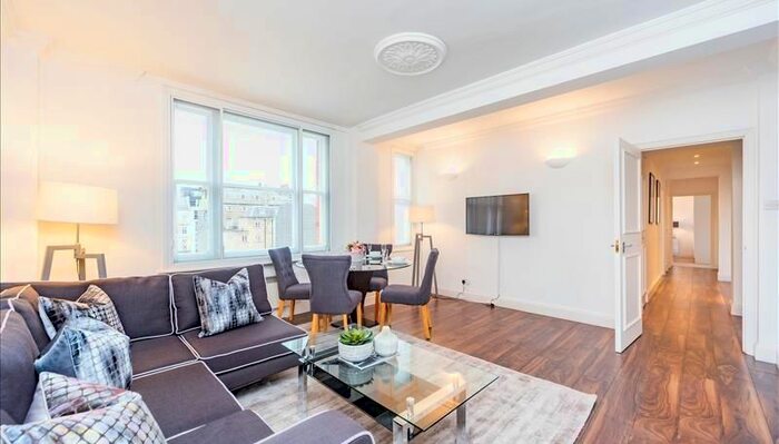 2 Bedroom Flat To Rent In Hill Street, London, W1J