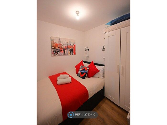 2 Bedroom Flat To Rent In Walworth Road, London, SE17