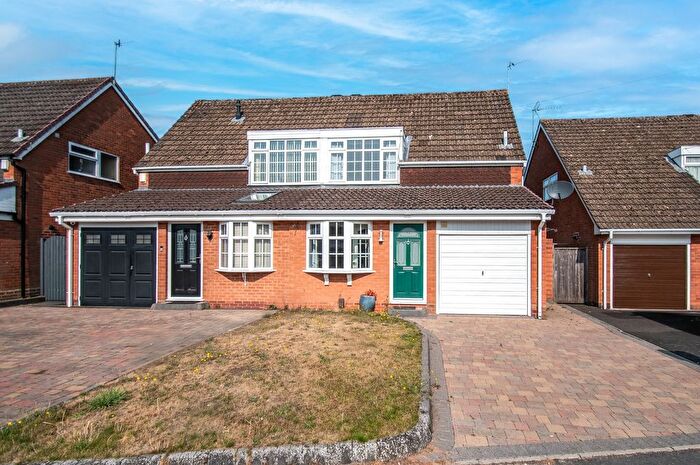 3 Bedroom Semi-detached House For Sale In Belbroughton Road, Stourbridge, West Midlands, DY8