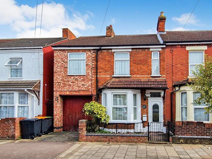 4 Bedroom End Of Terrace House For Sale In Marlborough Road, Bedford, MK40