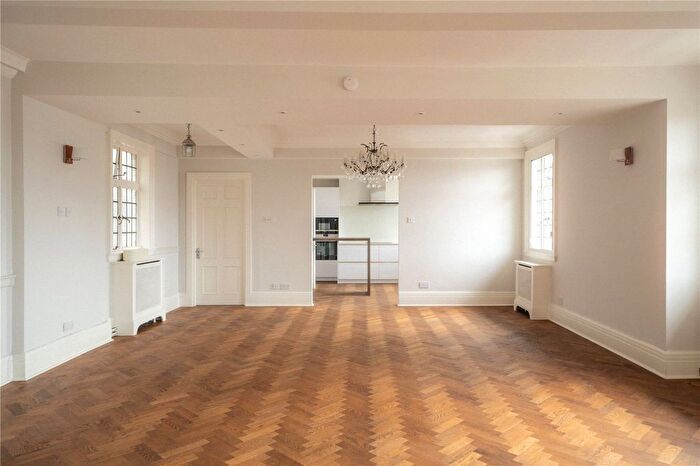4 Bedroom Flat To Rent In Chiltern Court, Baker Street, Marylebone, NW1