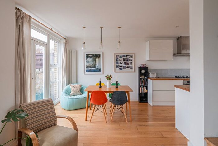 3 Bedroom Flat For Sale In Fieldview Court Ii, London, N5