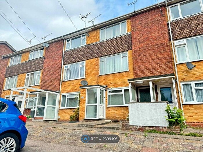 2 Bedroom Maisonette To Rent In Scott Avenue, Rainham, Gillingham, ME8