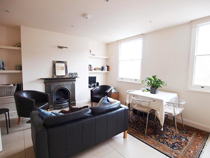 1 Bedroom Flat To Rent In Amwell Street, Islington, EC1R