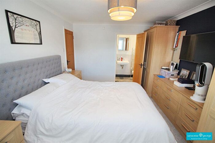 4 Bedroom Detached House For Sale In Apple Close, Tilehurst, Reading, RG31